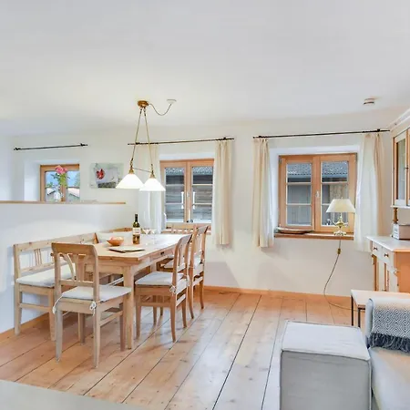 Ferienwohnung Jennerwein Alte Gendarmerie 아파트 우베르시