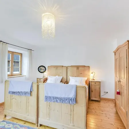 Ferienwohnung Jennerwein Alte Gendarmerie Apartment Ubersee